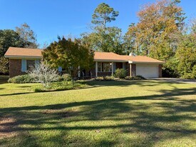 222 Knox Dr in Morehead City, NC - Building Photo