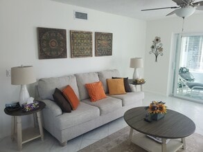 2950 SE Ocean Blvd, Unit 8-6 in Stuart, FL - Building Photo - Building Photo