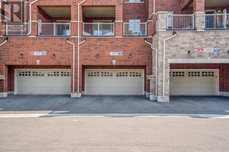 3018 Eighth Line in Oakville, ON - Building Photo - Building Photo