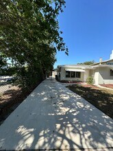415 49th St in West Palm Beach, FL - Foto de edificio - Building Photo