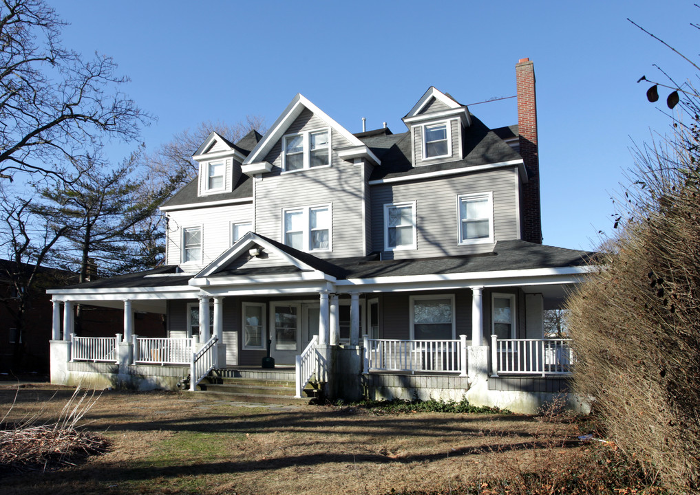 392 Sairs Ave in Long Branch, NJ - Foto de edificio