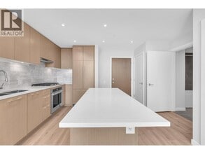 110 17th Street E in North Vancouver, BC - Building Photo - Building Photo