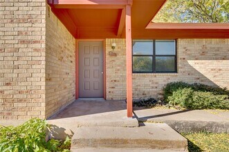 706 Scenic Dr in Georgetown, TX - Building Photo - Building Photo