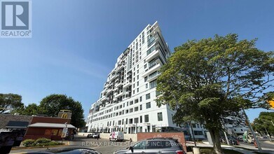 1050-1050 Eastern Ave in Toronto, ON - Building Photo - Building Photo