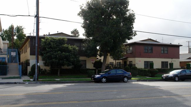 6028 Fulton Ave in Van Nuys, CA - Foto de edificio - Building Photo