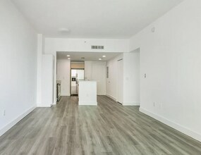350 NE 24th St, Unit 908 in Miami, FL - Building Photo - Building Photo