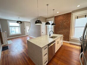 235-237-237 W 8th Ave in Columbus, OH - Building Photo - Building Photo