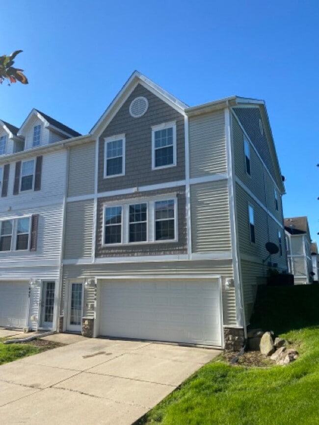 3044 SW Sharmin Ln in Ankeny, IA - Building Photo - Building Photo