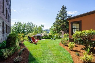 Roundcliffe Apartments in Seattle, WA - Building Photo - Building Photo