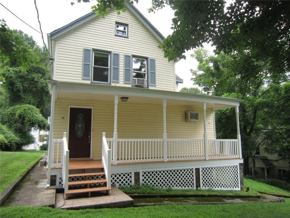 196 Gilbert Ave in Pearl River, NY - Building Photo