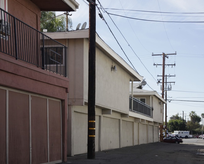 El Flamingo in Ontario, CA - Foto de edificio - Building Photo