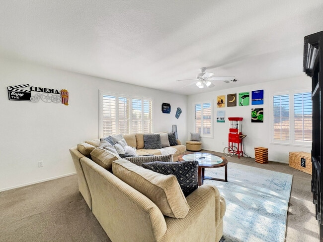 property at 704 W La Pryor Ln