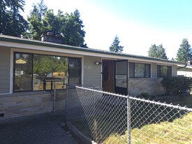 18815 Stone Ave N in Shoreline, WA - Building Photo