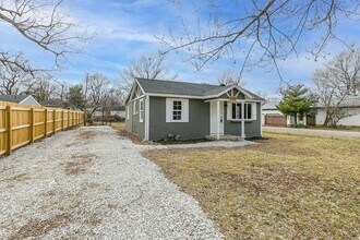 1500 E Lindberg St in Springfield, MO - Foto de edificio - Building Photo