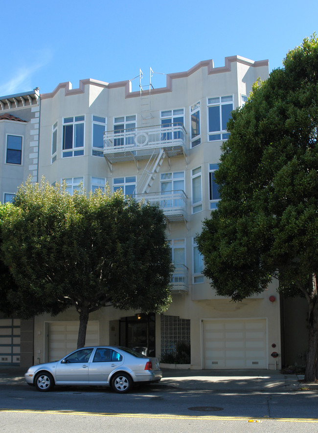 190 Cervantes Blvd in San Francisco, CA - Foto de edificio - Building Photo