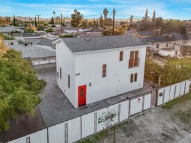 11554 Arminta St in Los Angeles, CA - Building Photo