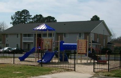 Meadow Park Apartments in Mullins, SC - Foto de edificio - Building Photo