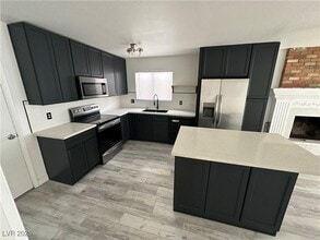 4364 Annie Oakley Dr in Las Vegas, NV - Building Photo - Building Photo