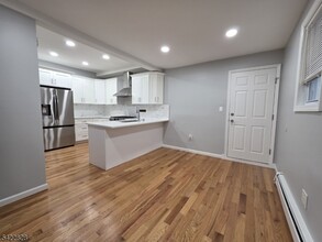 586 N 11th St in Newark, NJ - Building Photo - Building Photo