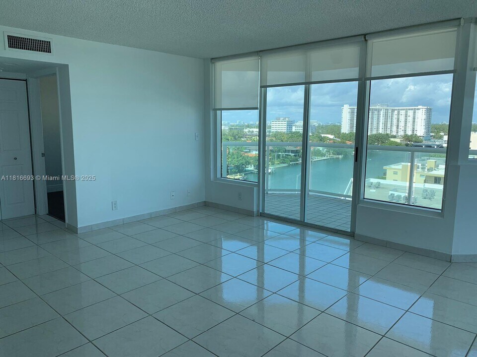 3411 Indian Creek Dr in Miami Beach, FL - Building Photo