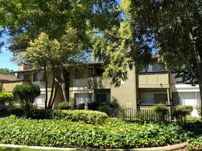 Foothills Apartments in San Jose, CA - Building Photo - Building Photo