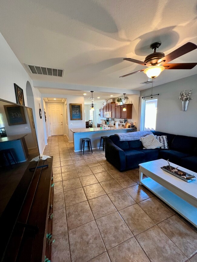 4210 E Alamo St in San Tan Valley, AZ - Foto de edificio - Building Photo