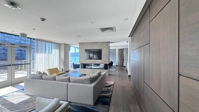 40 Lewis St, Unit #405 in Boston, MA - Building Photo - Building Photo