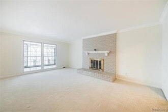 24356 E River Rd, Unit 14 in Grosse Ile Township, MI - Building Photo - Building Photo