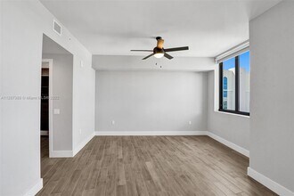 419 SE 2nd St-Unit -PH3 in Fort Lauderdale, FL - Building Photo - Building Photo