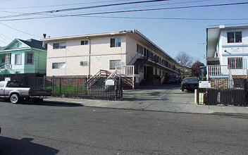 3069 Pleitner Ave in Oakland, CA - Building Photo - Building Photo