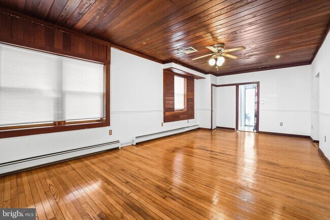 2206 S Fern St in Arlington, VA - Building Photo - Building Photo