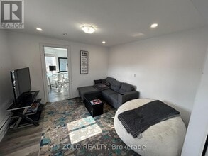 2 Evans St in Belleville, ON - Building Photo - Building Photo