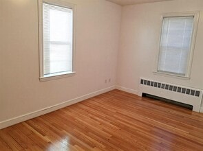 248 Park St, Unit 1 in Medford, MA - Foto de edificio - Building Photo