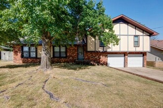 3839 N Stewart Ave in Springfield, MO - Building Photo - Building Photo