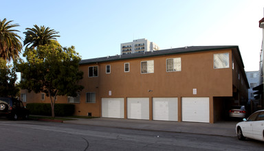 Sara's Apartments in Long Beach, CA - Foto de edificio - Building Photo