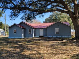 11913 N Rd in Erath, LA - Building Photo