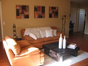 13801 Hoyt St in Pacoima, CA - Building Photo - Building Photo