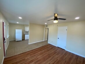 5712 Kenneth Ave in Carmichael, CA - Building Photo - Building Photo