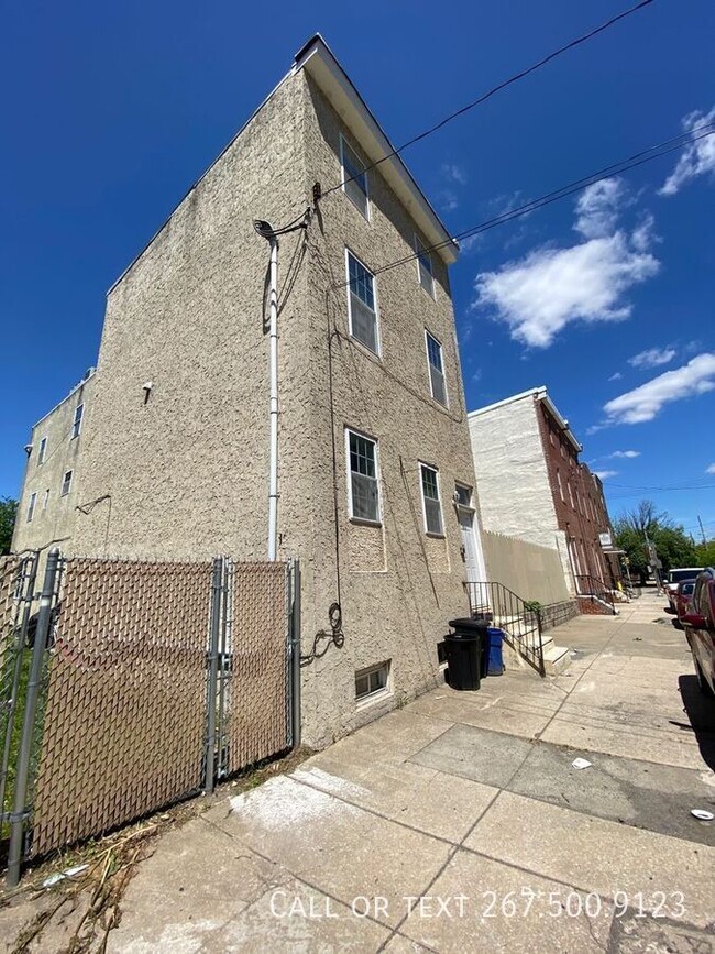 1328 N 6th St in Philadelphia, PA - Building Photo - Building Photo