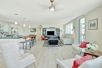 7135 Collins Ave in Miami, FL - Building Photo - Building Photo