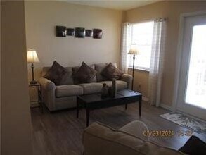 52 Woodland Dr, Unit 204 in Vero Beach, FL - Building Photo - Building Photo