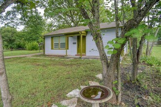 601 Elm St in Bastrop, TX - Building Photo - Building Photo