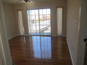 117 Elmora Ave, Unit 3 Rear in Elizabeth, NJ - Foto de edificio - Building Photo