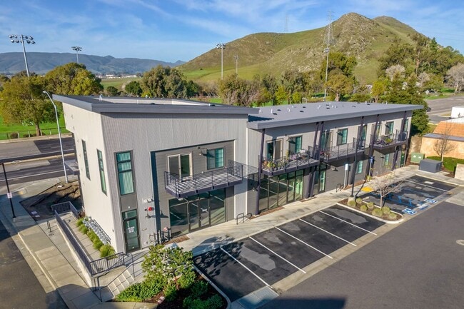 3680 Broad St in San Luis Obispo, CA - Foto de edificio - Building Photo