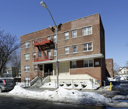 Broadway Gardens in Paterson, NJ - Building Photo - Building Photo