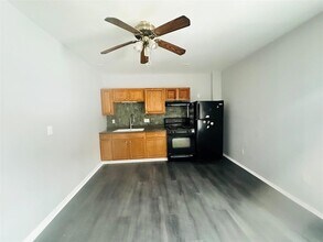 19 S Bridge St, Unit 1 in Poughkeepsie, NY - Foto de edificio - Building Photo