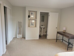431 31st Ave E, Unit Upstairs in Seattle, WA - Foto de edificio - Building Photo