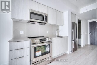 25 Richmond St E in Toronto, ON - Building Photo - Building Photo