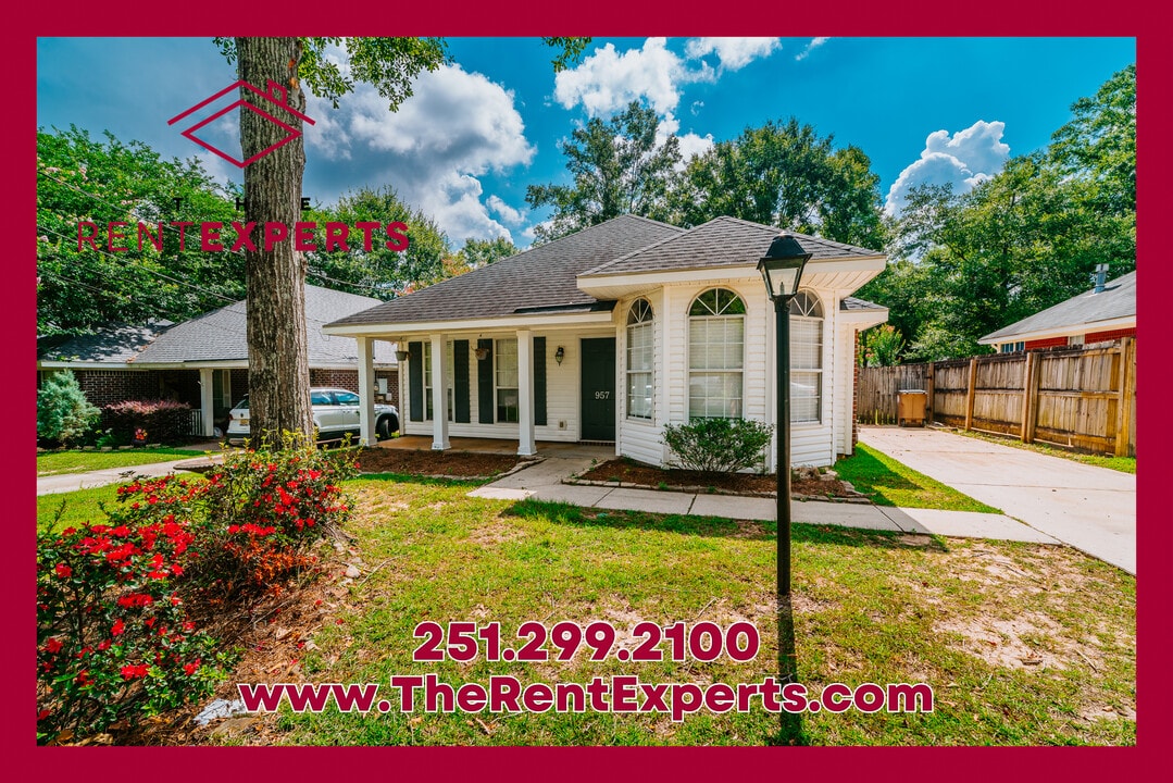 957 Wesley Ave in Mobile, AL - Building Photo