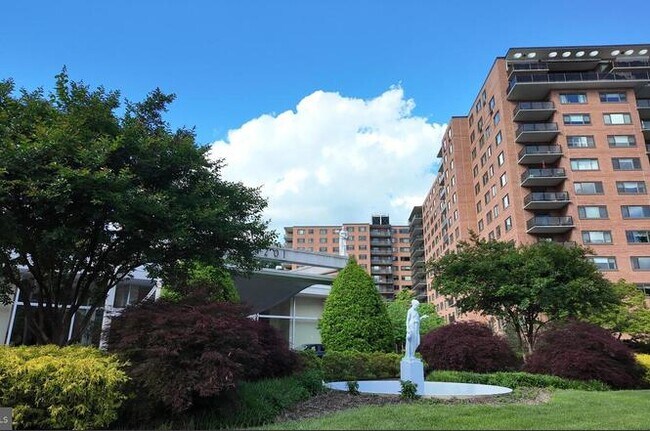 4201 Cathedral Ave NW, Unit 1113 in Washington, DC - Building Photo - Building Photo